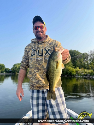 19" Largemouth Bass caught on Wellers Bay