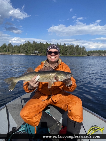 25" Walleye caught on Winnipeg River 